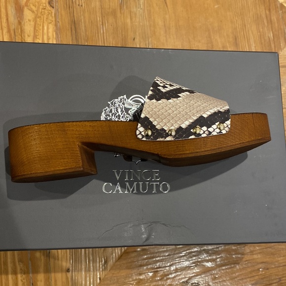 NEW Vince Camuto Leather Platform Slides - Picture 3 of 9